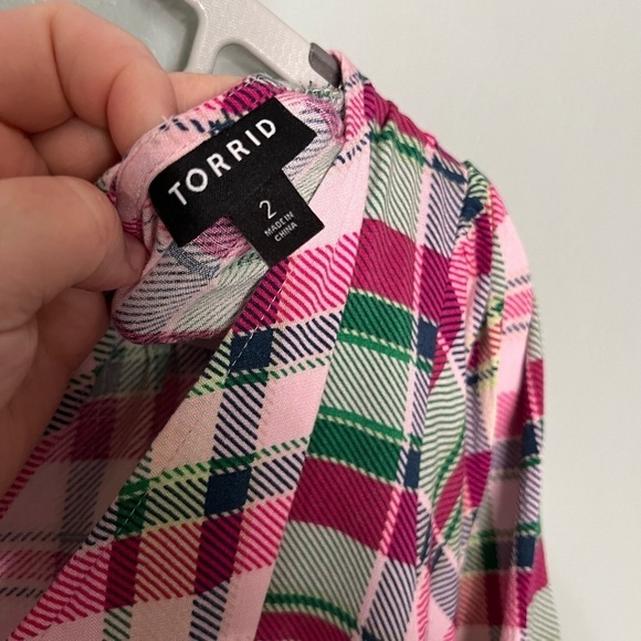 Torrid Rayon Slub Sharkbite Babydoll Flutter Sleeve Top - Picture 4 of 9